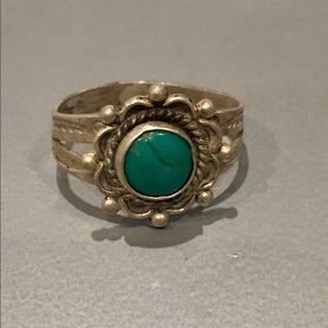 Vintage sterling and turquoise ring size 7 crack in stone